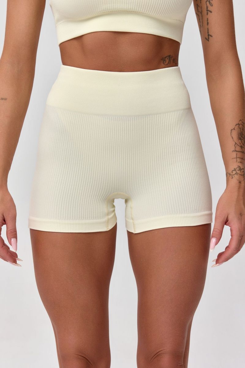 Damskie spodenki SEAMLESS CLOUD SHORTS
