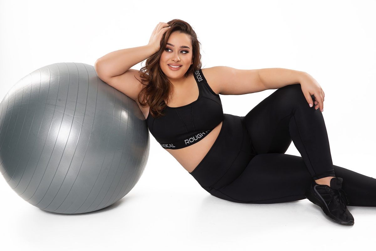 Ubrania sportowe PLUS SIZE - jak dobrać set do ćwiczeń?